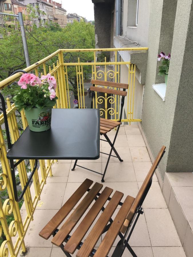 Cozy In The Very Centre Of *
